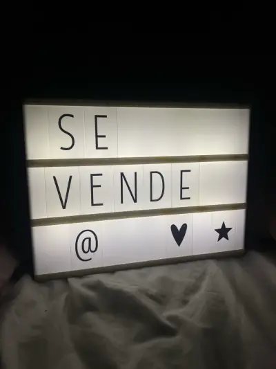 Caja de luz con 82 piezas de letras - miniatura 1
