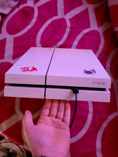 Consola Sony PS4 Blanca en Perfecto Estado - miniatura 1