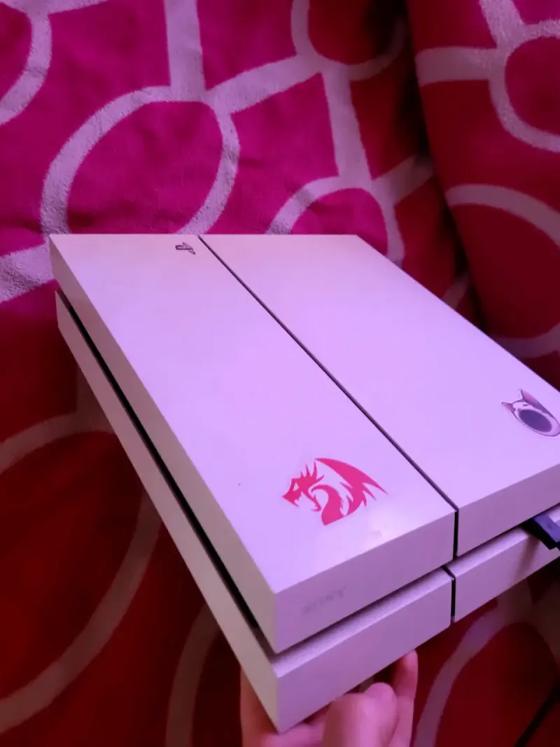 Consola Sony PS4 Blanca en Perfecto Estado - 2