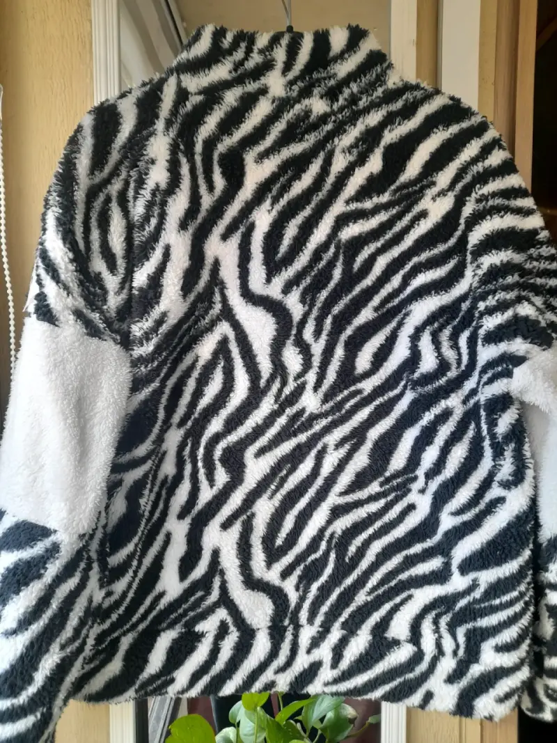 Chaqueta de felpa con diseño de cebra - 2