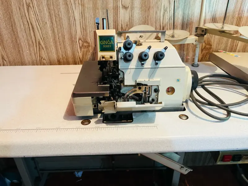 Máquina overlock industrial GNG A5 en buen estado - 2