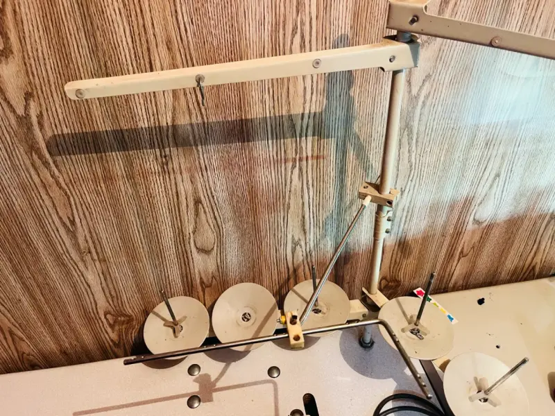 Máquina overlock industrial GNG A5 en buen estado - 3