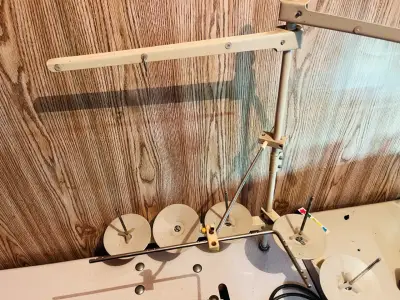 Máquina overlock industrial GNG A5 en buen estado - miniatura 3