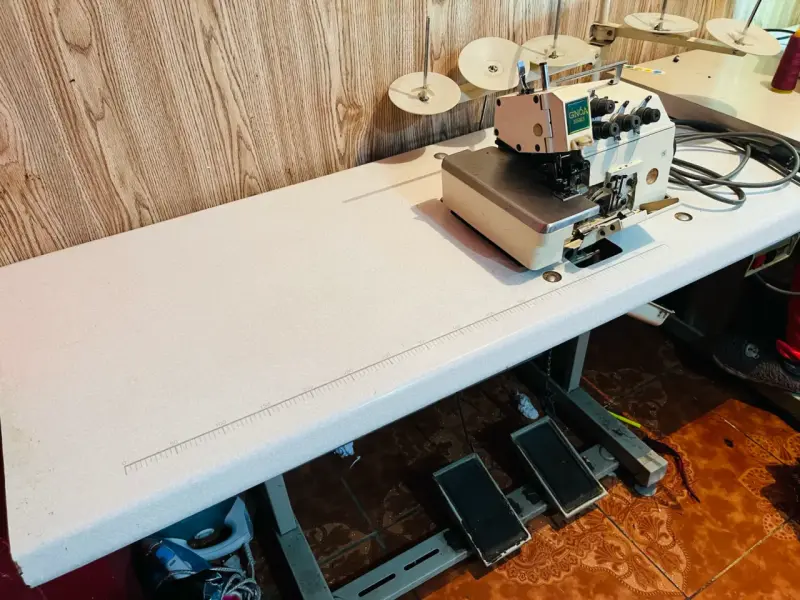 Máquina overlock industrial GNG A5 en buen estado - 4