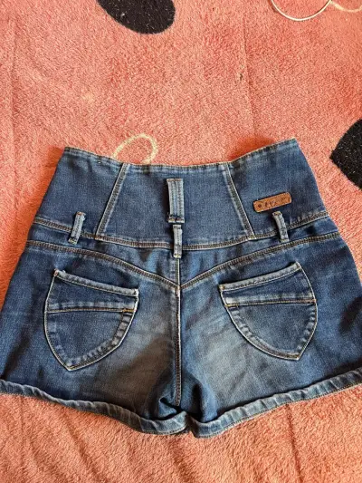 Shorts de mezclilla tiro alto para mujer - miniatura 2