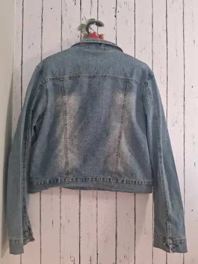 Chaqueta de mezclilla azul claro para mujer - miniatura 1