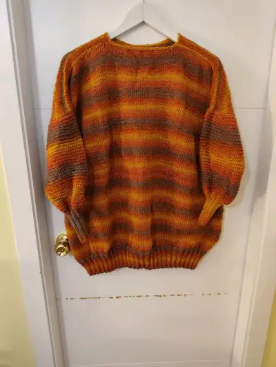 Suéter tejido a mano multicolor para mujer - miniatura 2