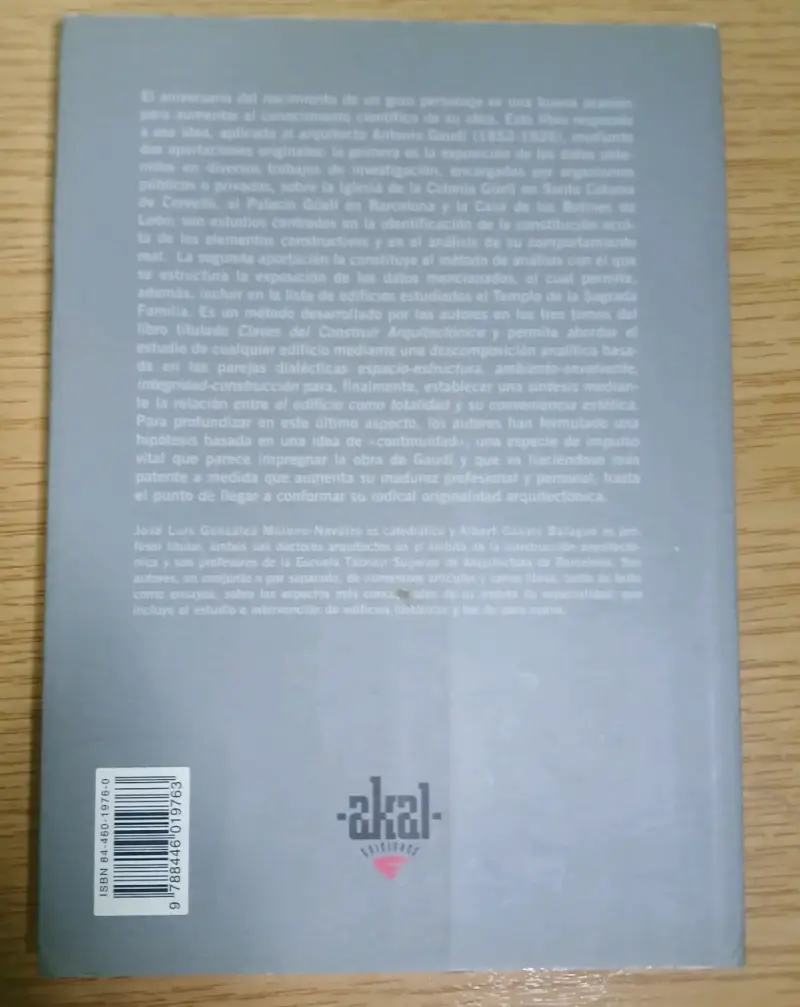 Libro 'Gaudí y la Razón Constructiva' de Akal - 3