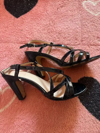 Sandalias de Tacón Alto Negras para Mujer - miniatura 1
