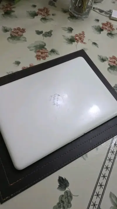 MacBook blanco 2009 para reparar - miniatura 2