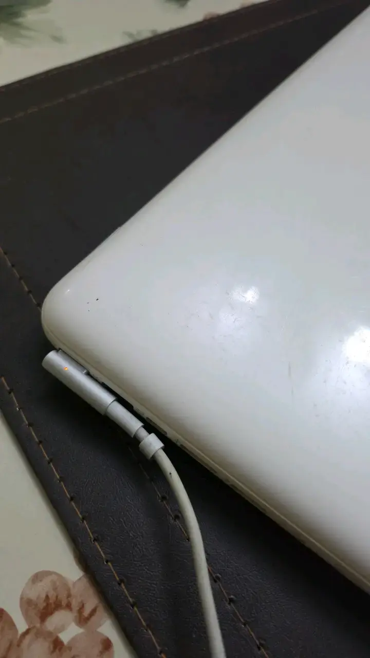 MacBook blanco 2009 para reparar - 4