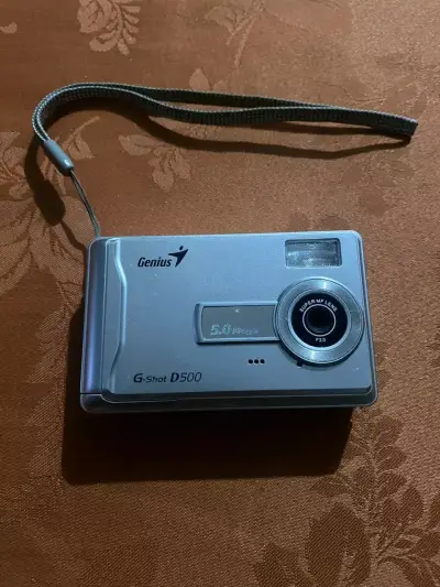 Cámara digital Genius G-Shot D500 5.0 megapíxeles - miniatura 2