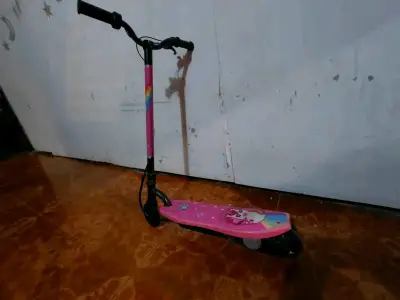 Scooter eléctrico infantil rosa con diseño de unicornio - miniatura 5