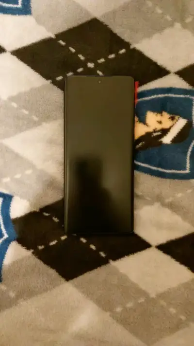 Smartphone Motorola Moto G85 5G con cargador - miniatura 2
