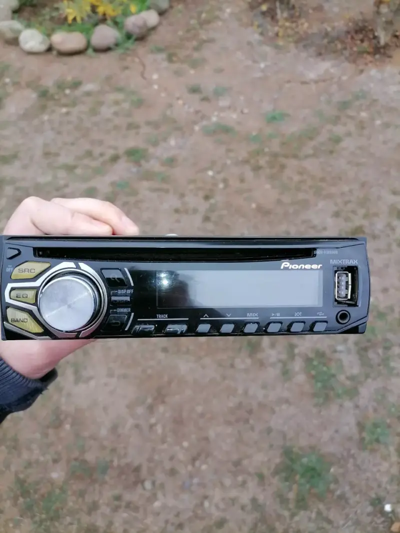 Radio Pioneer DEH-1650UB - 2