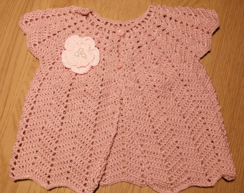 Chaleco tejido a crochet para bebé color rosado