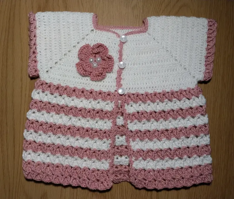 Chaleco tejido a crochet para bebé