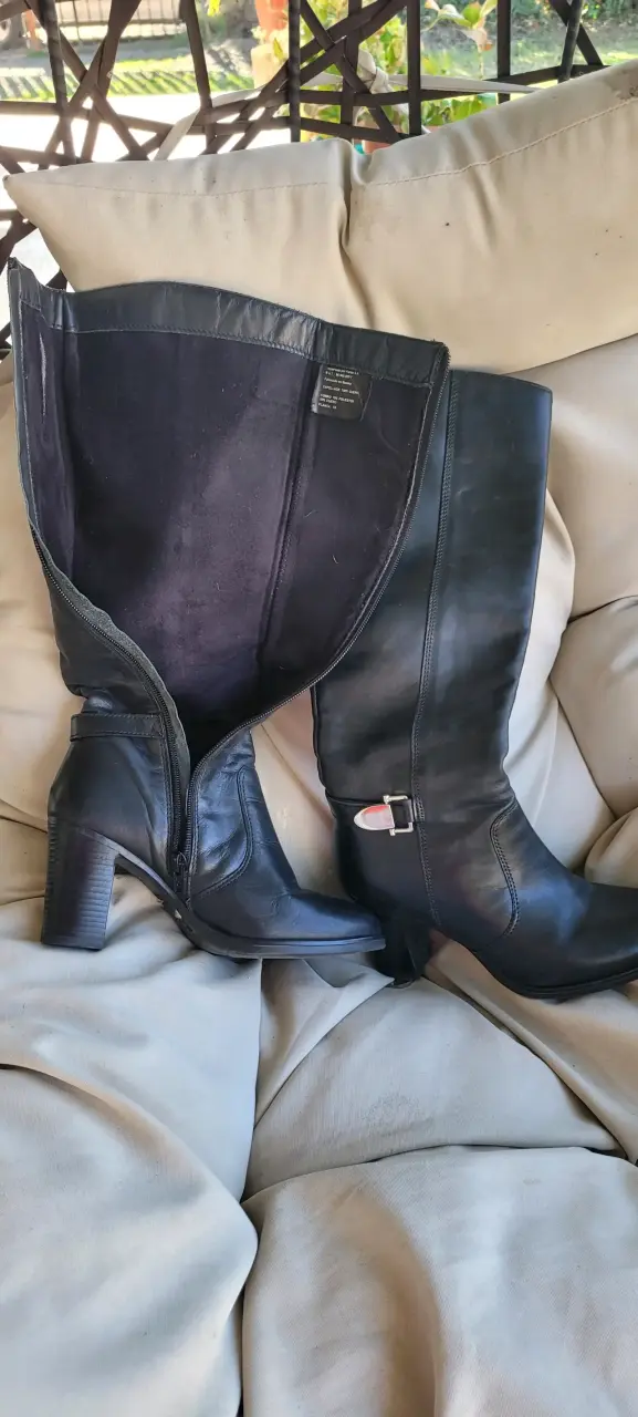 Botas negras de cuero con tacón alto - 2