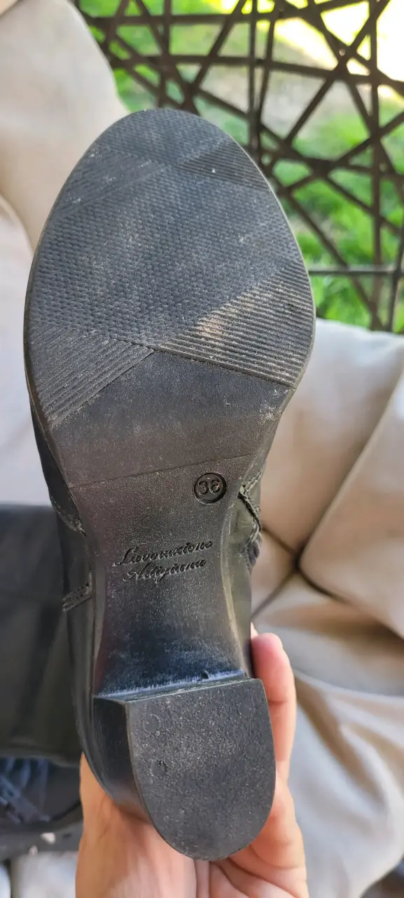 Botas negras de cuero con tacón alto - 4