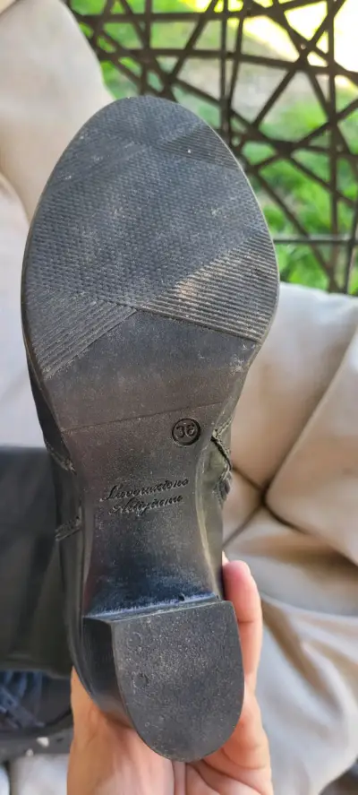 Botas negras de cuero con tacón alto - miniatura 4