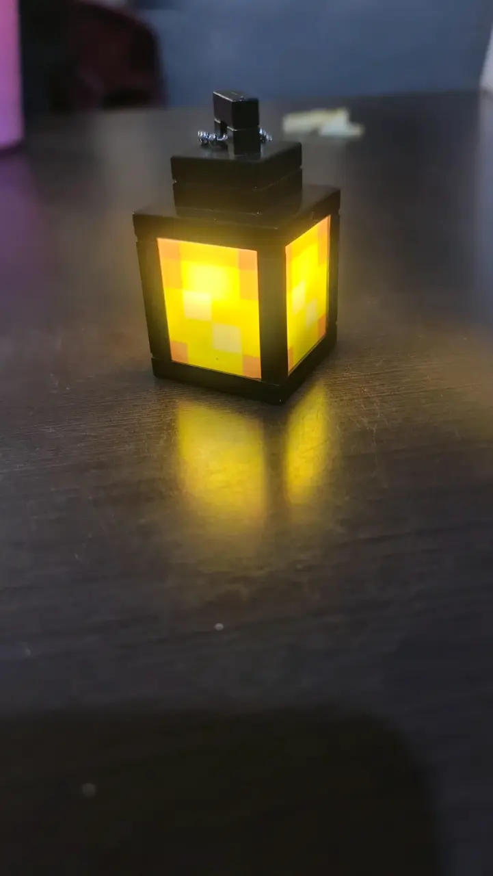 Lámpara/Llavero LED Decorativa Estilo Pixel - 1