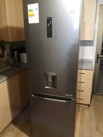 Refrigerador LG No Frost con Dispensador de Agua - miniatura 2