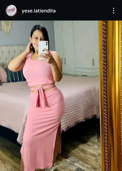 Conjunto de dos piezas para mujer en color rosa - miniatura 1