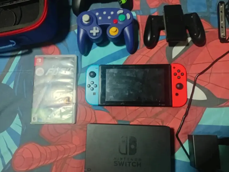 Nintendo Switch con accesorios y juego - 1