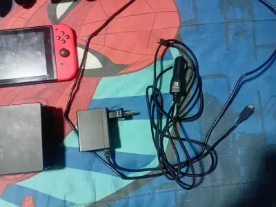 Nintendo Switch con accesorios y juego - miniatura 4