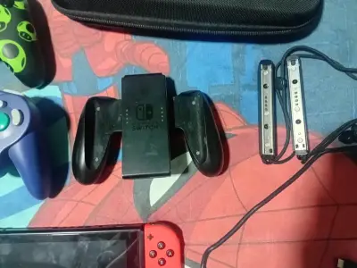 Nintendo Switch con accesorios y juego - miniatura 6