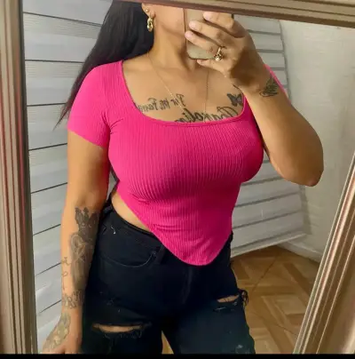 Polera ajustada de mujer en colores vibrantes - miniatura 1
