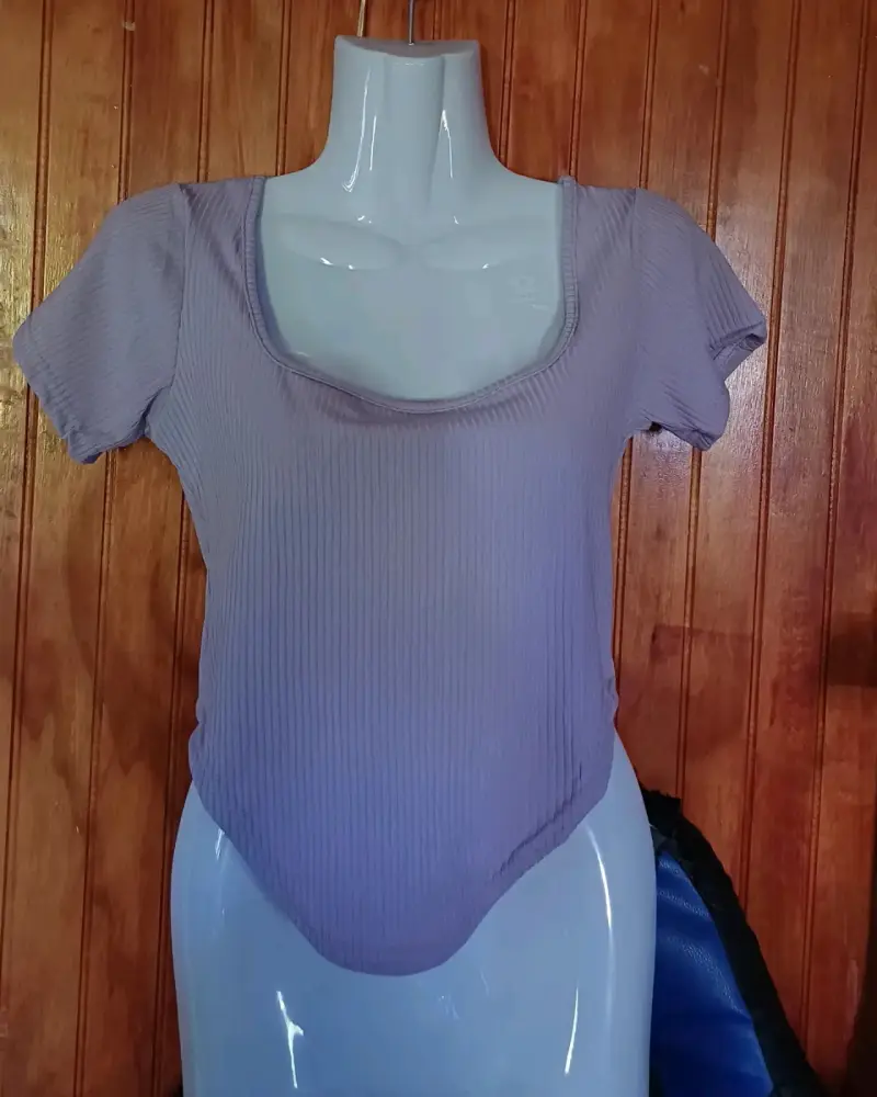 Polera ajustada de mujer en colores vibrantes - 4