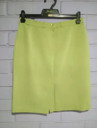 Conjunto de falda y blazer verde lima Dato Diseño - miniatura 1