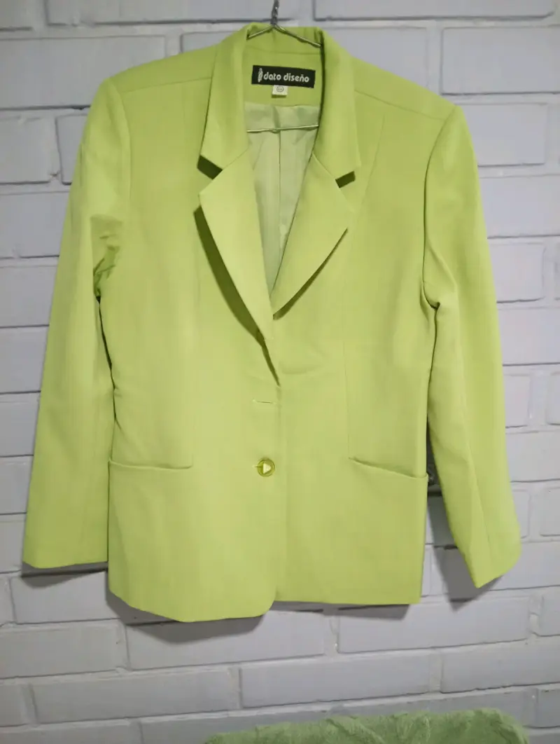 Conjunto de falda y blazer verde lima Dato Diseño - 2
