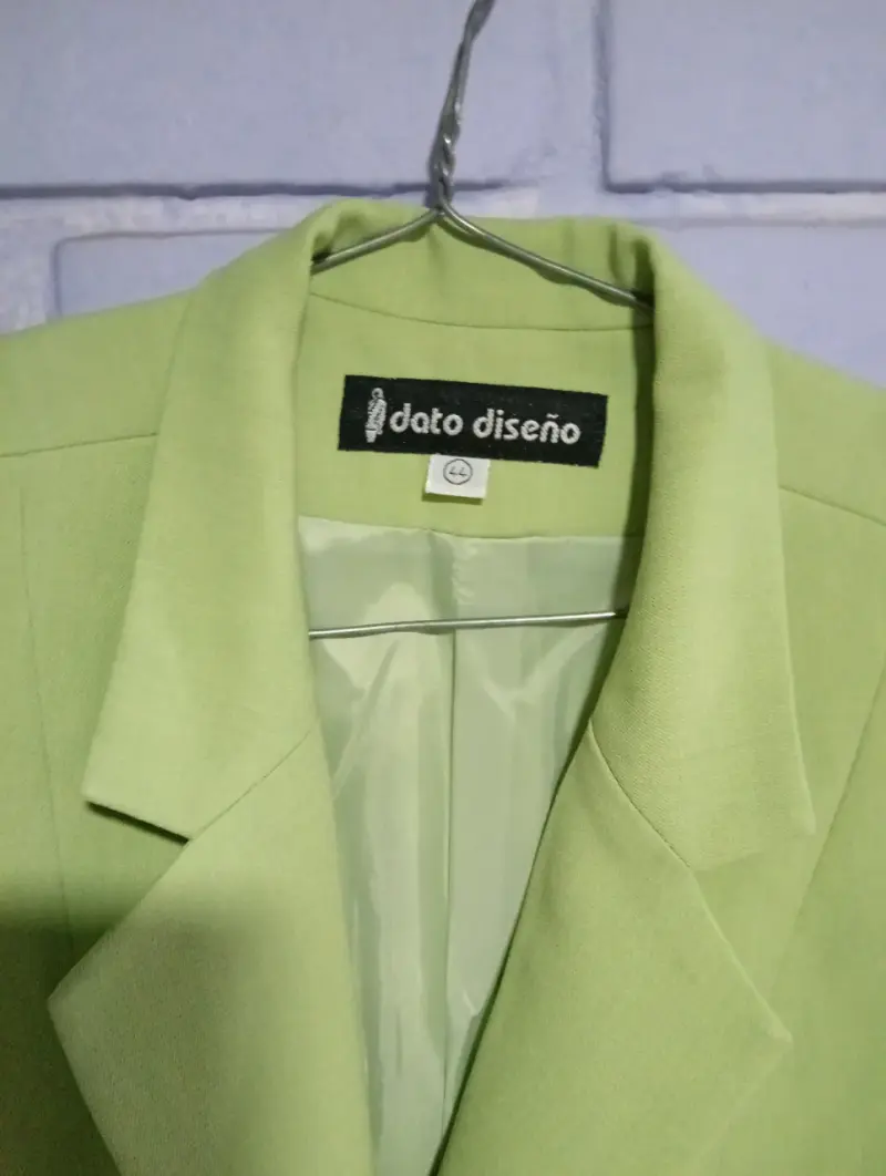 Conjunto de falda y blazer verde lima Dato Diseño - 3