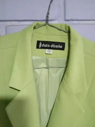 Conjunto de falda y blazer verde lima Dato Diseño - miniatura 3