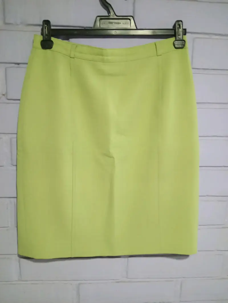 Conjunto de falda y blazer verde lima Dato Diseño - 4