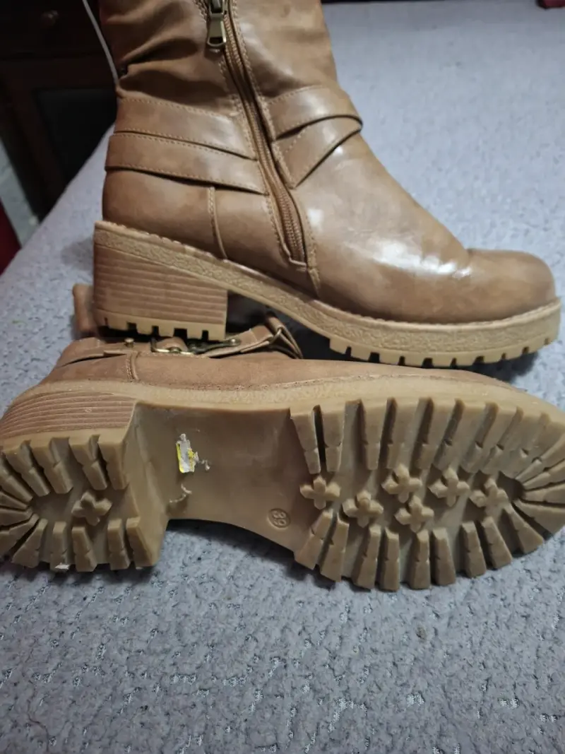 Botines bata, de cuero marrón con hebillas - 2