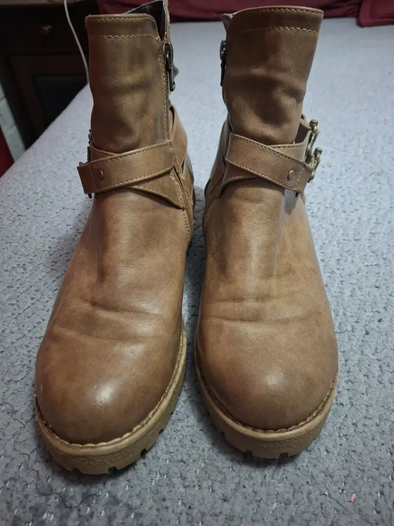 Botines bata, de cuero marrón con hebillas - 3