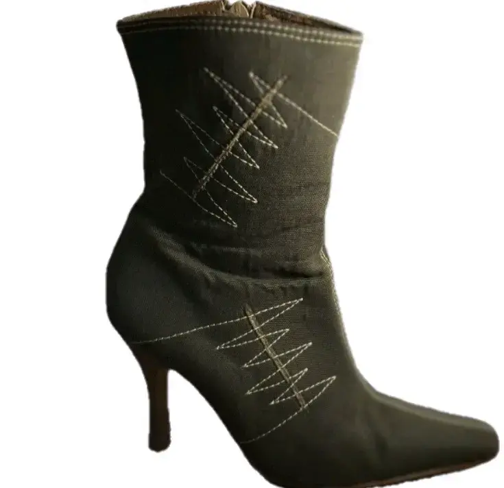 Botas de tacón alto con diseño bordado - 2