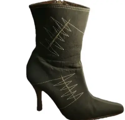 Botas de tacón alto con diseño bordado - miniatura 2