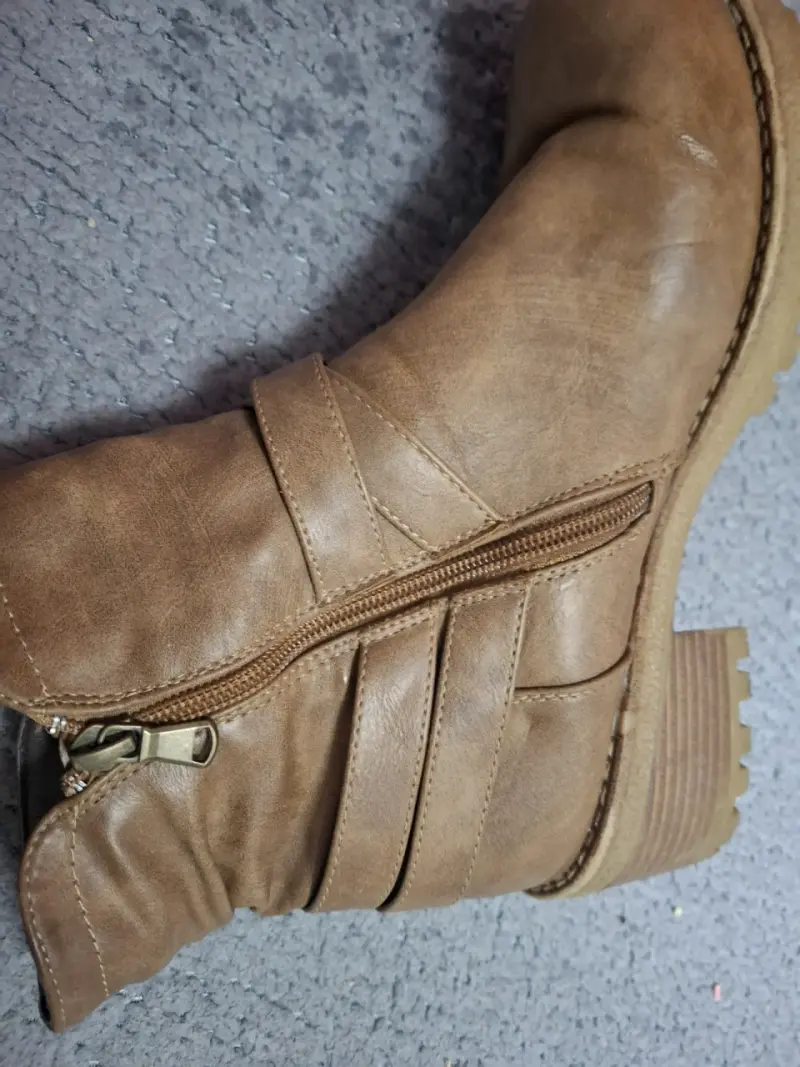 Botines bata, de cuero marrón con hebillas - 4