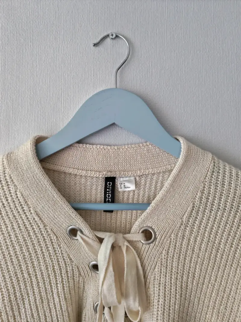 Suéter beige con cordones - 2