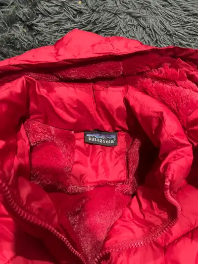 Chaqueta de invierno roja Patagonia con capucha - miniatura 6