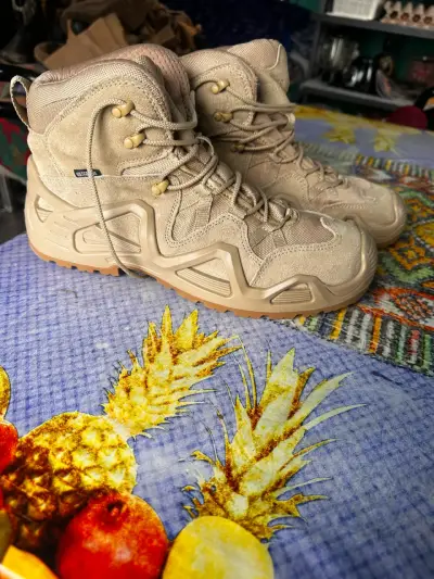 Botas de trekking impermeables beige - miniatura 1