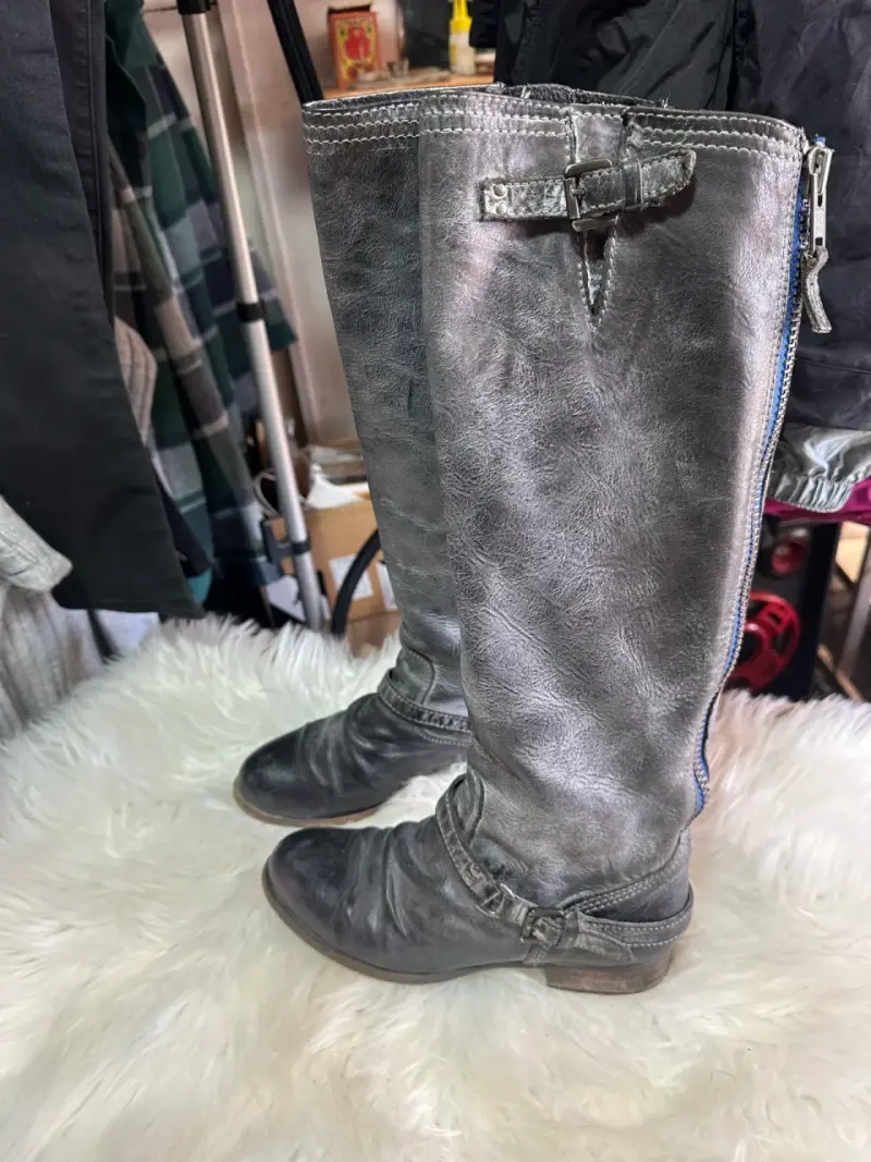 Botas de cuero gris con hebillas y cierre - 2