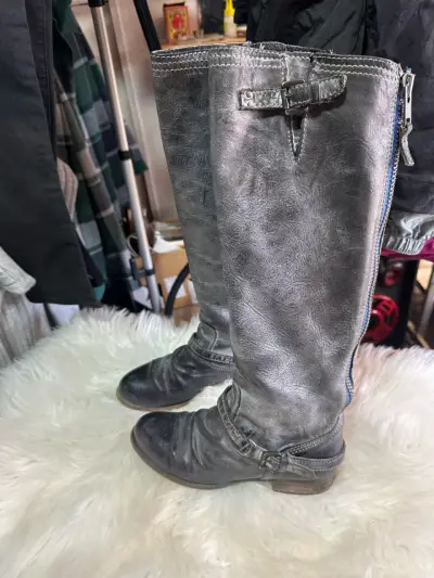 Botas de cuero gris con hebillas y cierre - miniatura 2