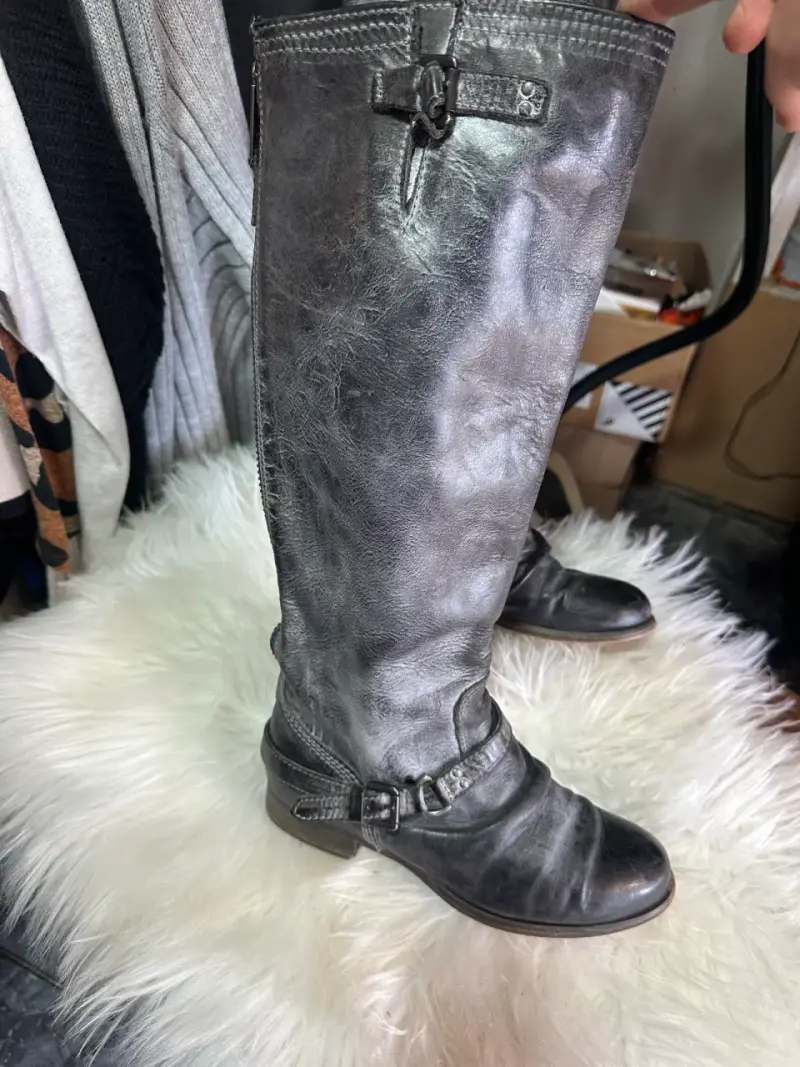 Botas de cuero gris con hebillas y cierre - 5