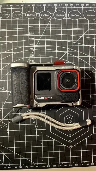 Cámara de acción Insta360 Ace Pro 2 con accesorios - miniatura 1