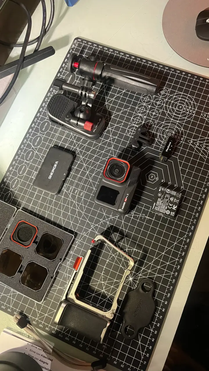 Cámara de acción Insta360 Ace Pro 2 con accesorios - 5